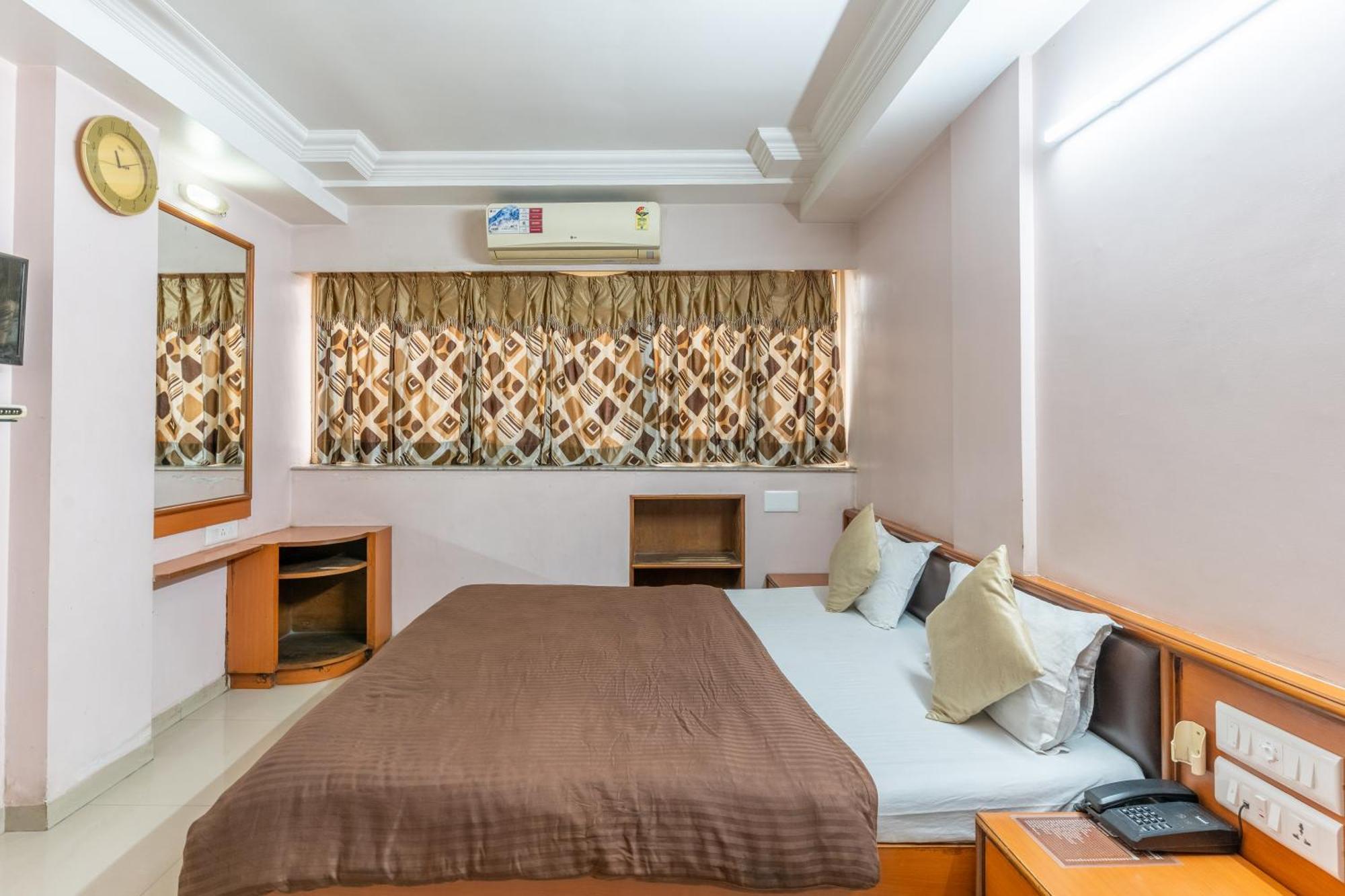 Hotel Sanmati Ahmedabad Exterior foto