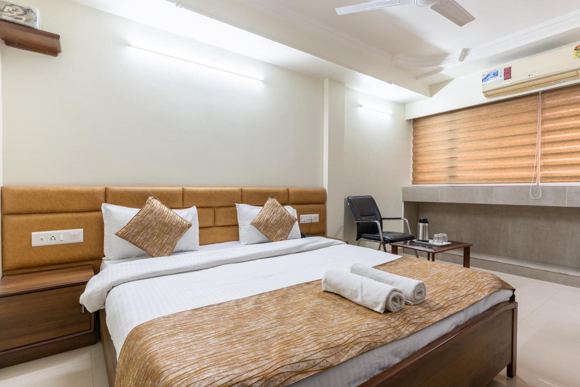 Hotel Sanmati Ahmedabad Exterior foto