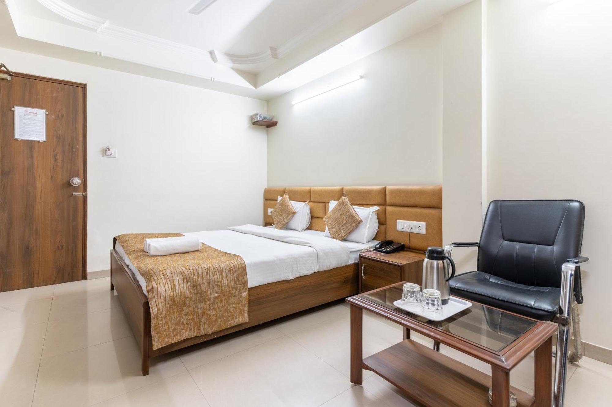 Hotel Sanmati Ahmedabad Exterior foto