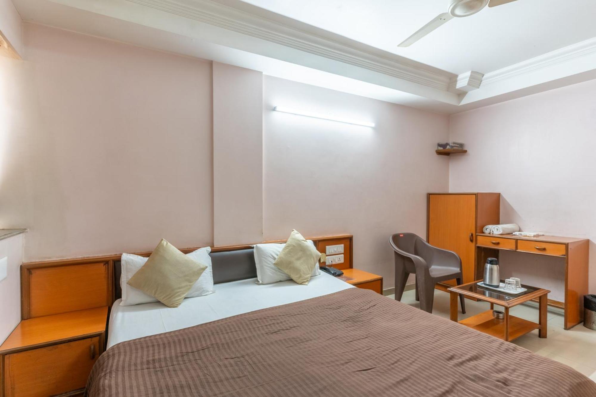 Hotel Sanmati Ahmedabad Exterior foto