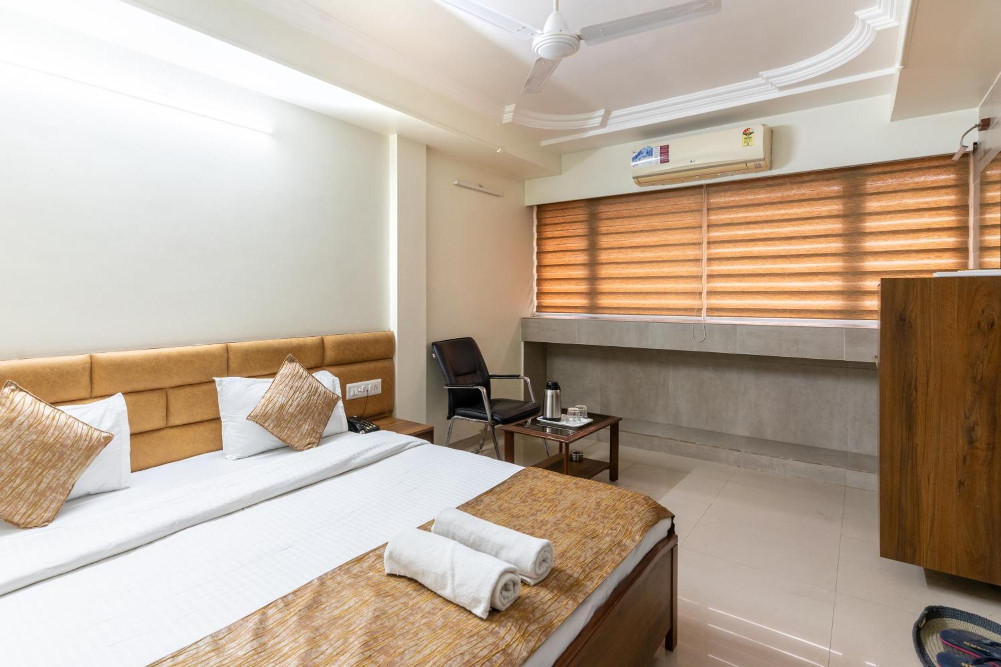 Hotel Sanmati Ahmedabad Exterior foto