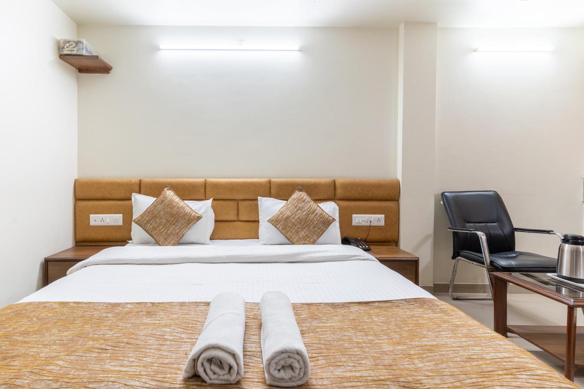 Hotel Sanmati Ahmedabad Exterior foto