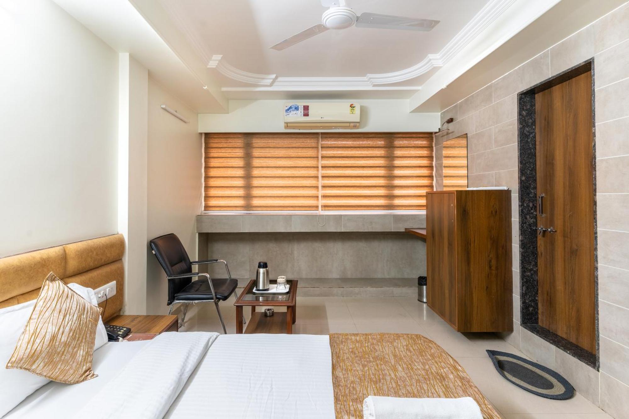 Hotel Sanmati Ahmedabad Exterior foto
